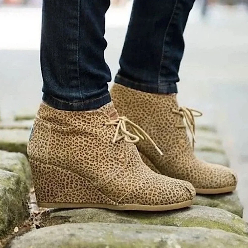 Toms | Women’s tan/black Kala Desert Cheetah Leopard Print Wedge laceup shoe 7.5